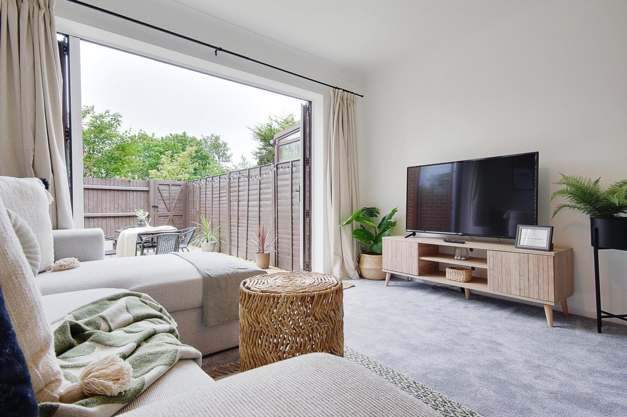 Seapoint- Boho Coastal Retreat Near Sandbanks! * Poole
