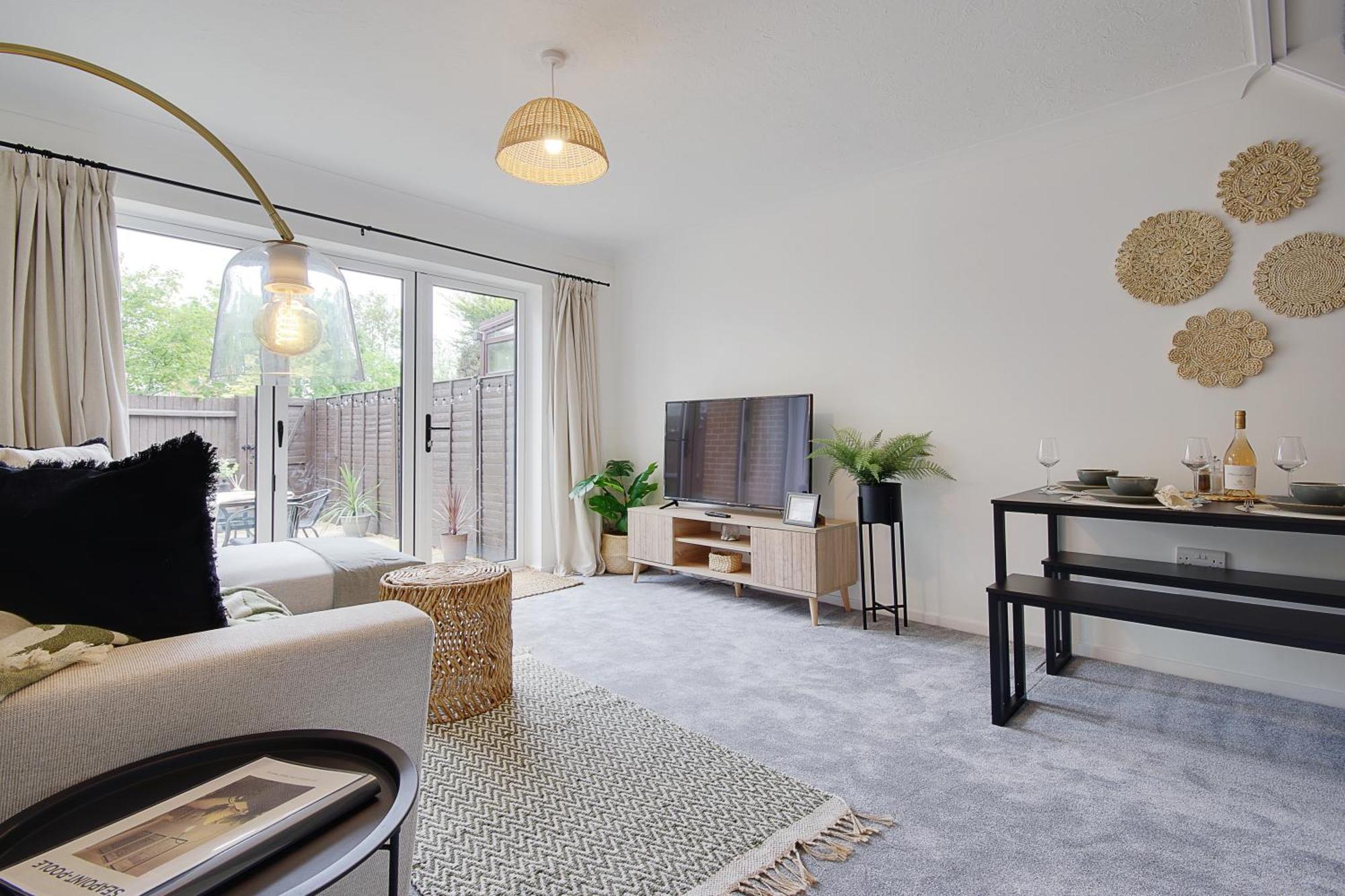 Seapoint- Boho Coastal Retreat Near Sandbanks!